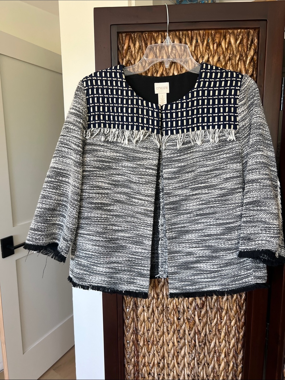 Chico's Navy and White Tweed Fringe Collar jacket sz 1